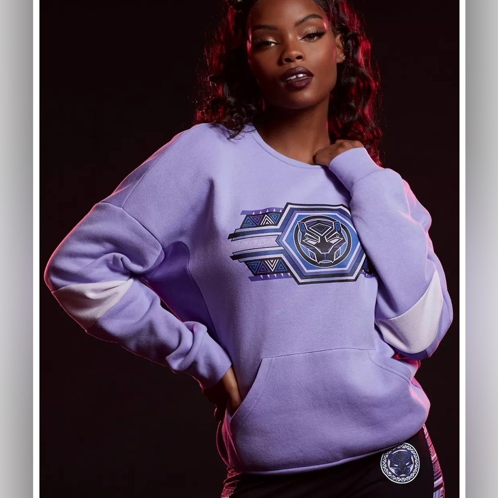 BLACK PANTHER Her Universe Women’s Purple Lavender Graphic Sweatshirt Size Med
